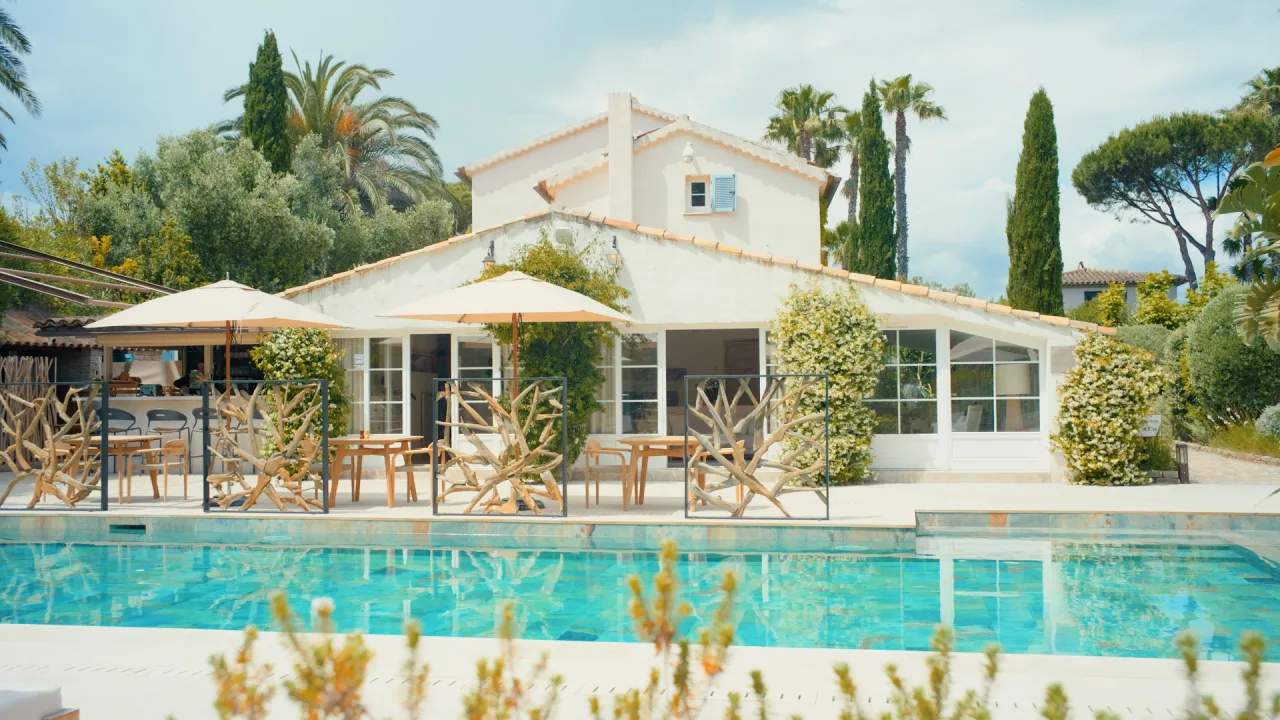Vidéo promotionnelle de La Bastide des Salins, hôtel 4 étoiles à Saint-Tropez