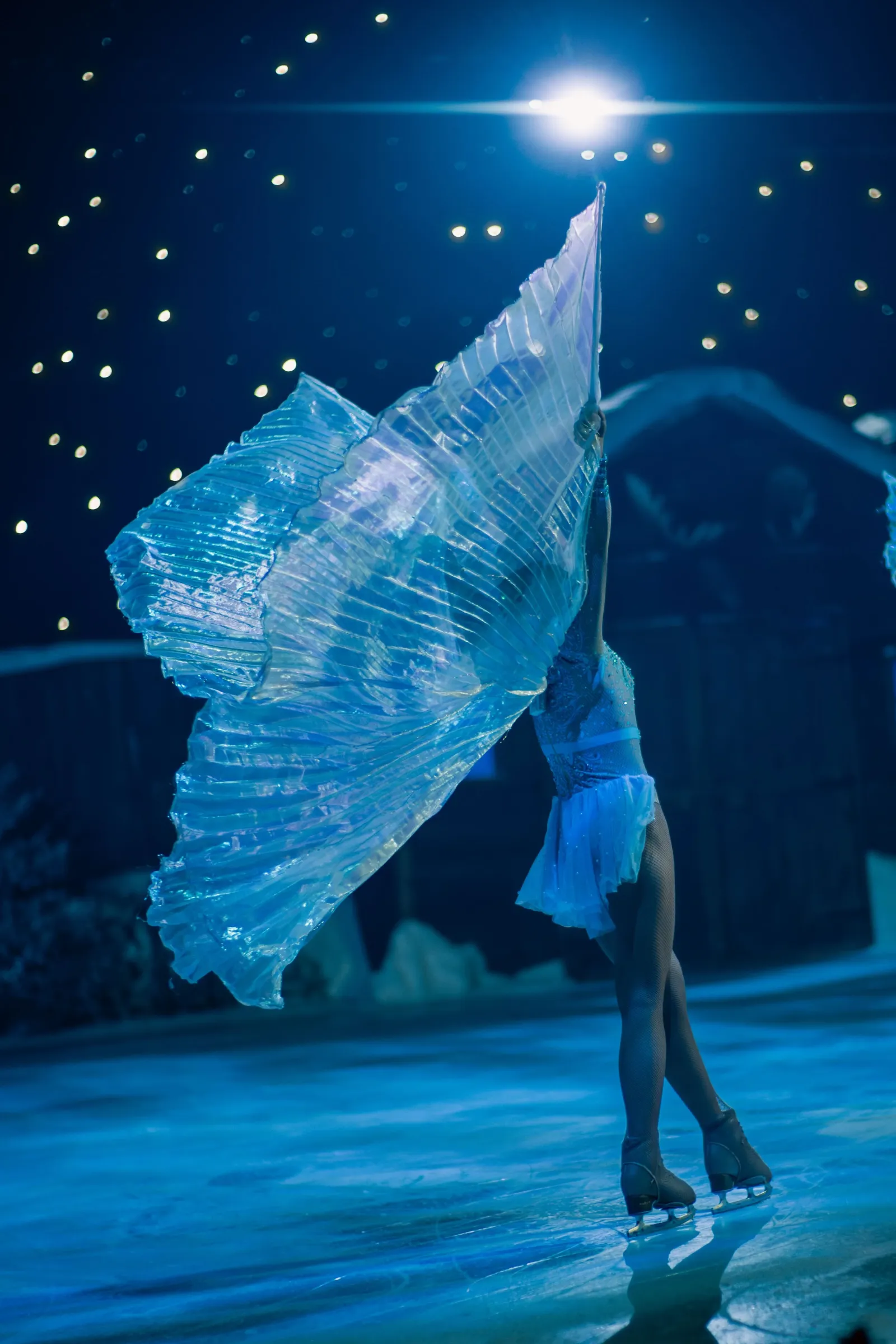 Walibi Ice Show - Patineuse solo sous projecteur unique